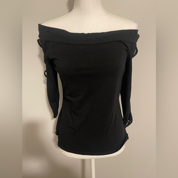 Express off the shoulder black top - Picture 1 of 3